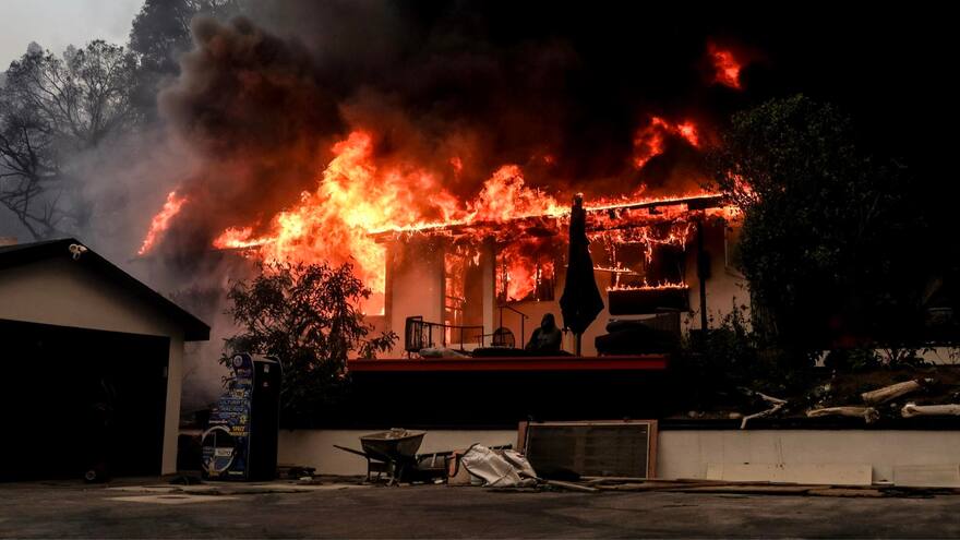 Incendios en Los Ángeles ya dejan 25 personas muertas y tres pirómanos detenidos