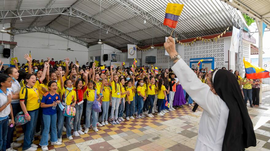 Colegios rescatan el orgullo patrio del 20 de Julio