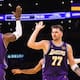 Doncic, LeBron y Reaves llevan a los Lakers a cuartos de la Copa de la NBA