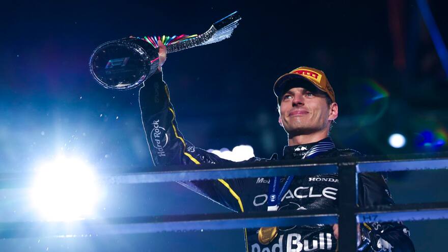 Verstappen gana en Las Vegas, Norris y Piastri son descalificados y el campeonato se aprieta