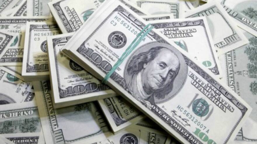 Dólar rompe la barrera de los $4.800