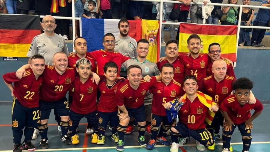 España se vuelca a apoyar a sus jugadores de talla baja por matoneo