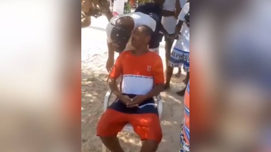 Turista fingió ser extranjero para no pagar consumo en playa de Cartagena