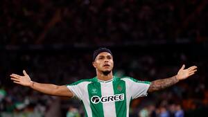 ‘Cucho’ Hernández regresa a los entrenamientos con el Real Betis