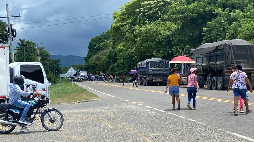En Luruaco bloquean vía la Cordialidad por cortes de luz