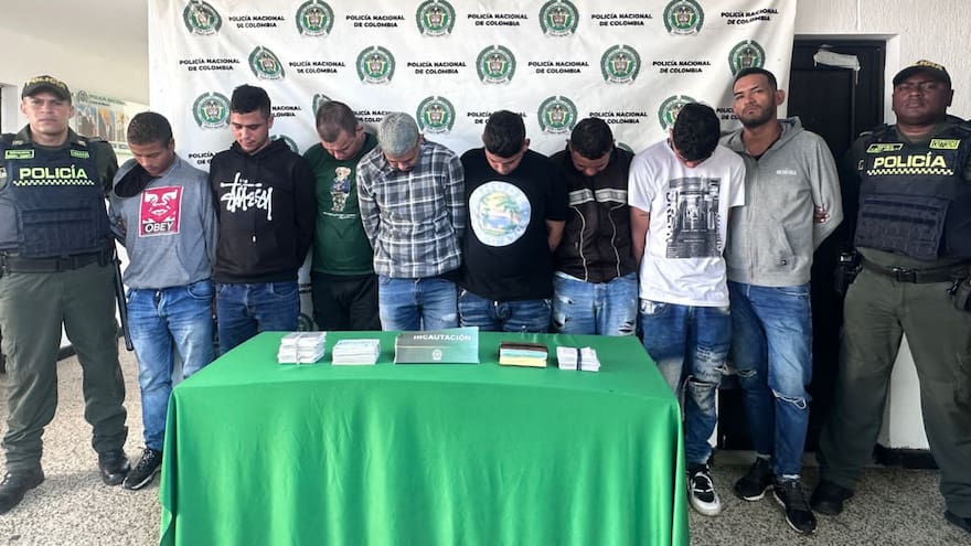 Capturan a ocho violentos cobradiarios por arremeter contra casa de una mujer