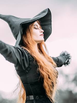 Brujas: resistencia y unión femenina