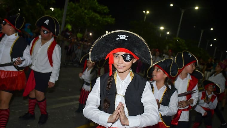Los disfraces y la alegría se tomaron el Gran Malecón en el desfile de Cantores Killeros