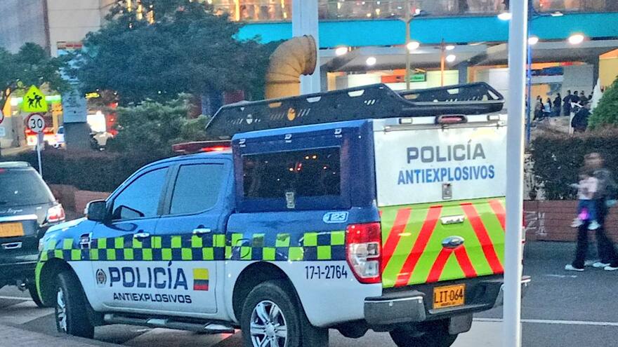 Falabella informó que se encontraron tres petardos de bajo alcance en tres de sus tiendas en centros comerciales de Bogotá