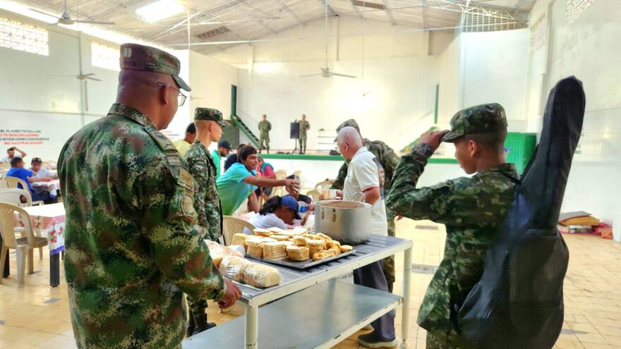 Ejército y parroquia llevaron alimentos a habitantes de calle en Valledupar