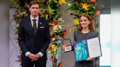 Hija de María Corina Machado recibe en su nombre el Nobel de la Paz
