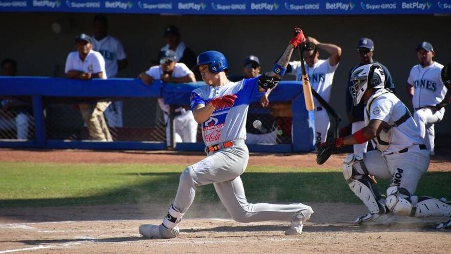 Caimanes 2, Leones 0: Vargas sacó un látigo y Urshela sonó el madero