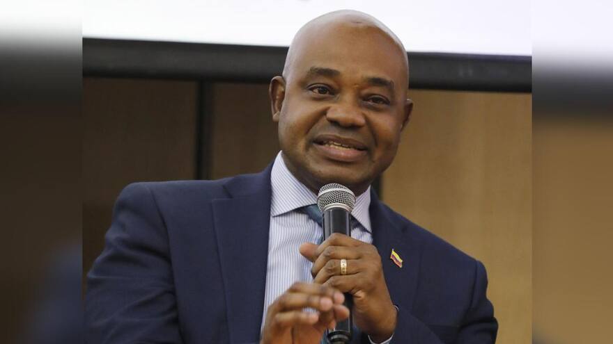 Luis Gilberto Murillo anunció que se activó un 'diálogo con Venezuela'