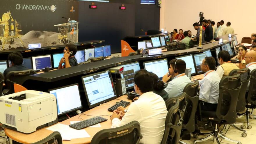 India logra el primer aterrizaje de la historia en el polo sur de la Luna