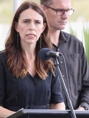 Jacinda se retira de su cargo | Columna Katherine Diartt