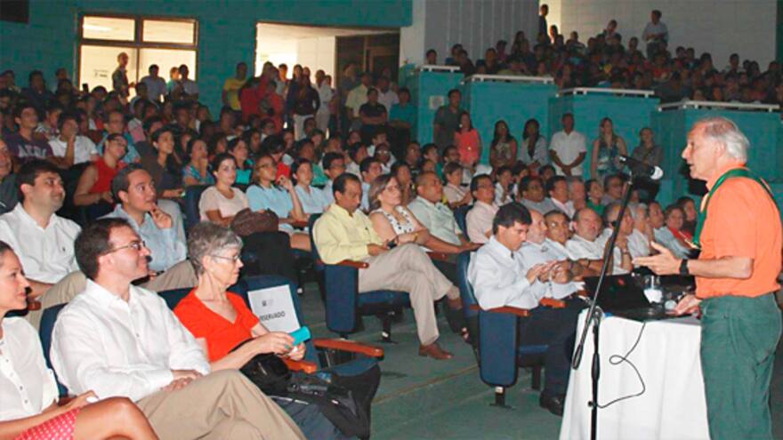Nobel de Química invitó a los jóvenes cartageneros a desarrollar su potencial creativo