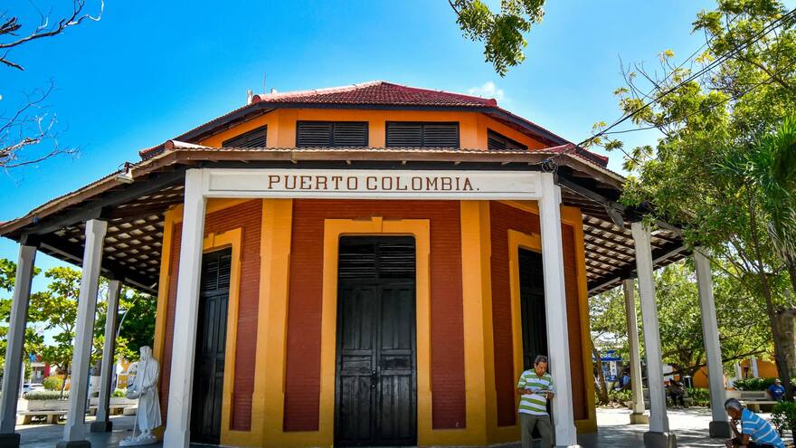 La Estación Ferrocarril, un siglo contemplando el mar Caribe