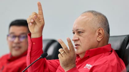 Diosdado Cabello hizo un llamado a la calma a los venezolanos tras bombardeos: “nadie caiga en facilitarle las cosas al enemigo invasor”