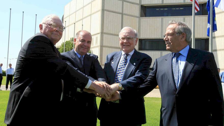 Murió Charlie Munger, socio empresarial de Warren Buffet