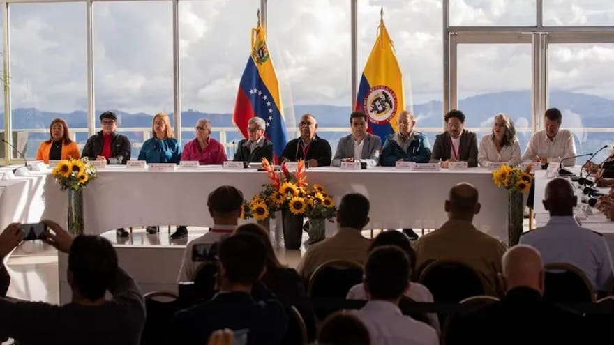 Gobierno y ELN dialogan con garantes antes de 'ronda extraordinaria'