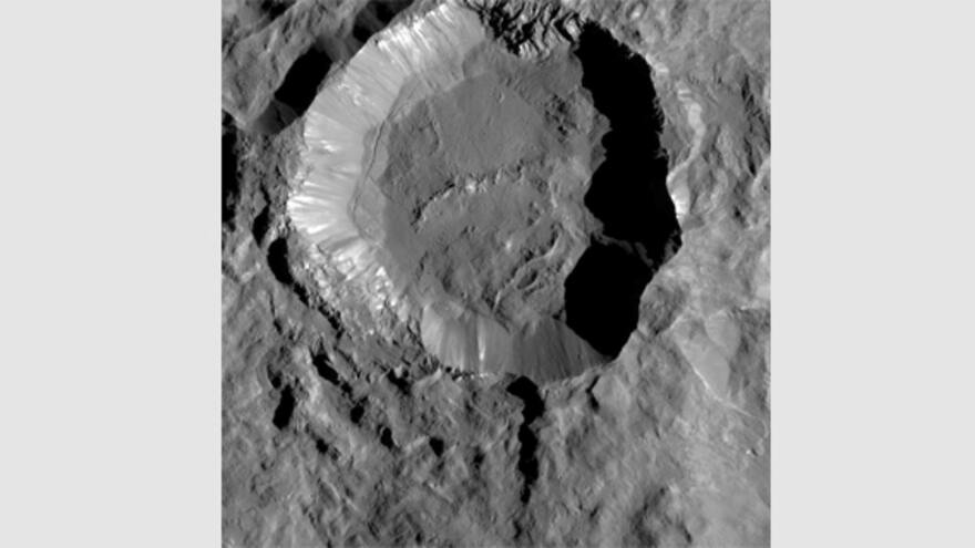 Dawn captó imágenes de cráter en el planeta Ceres