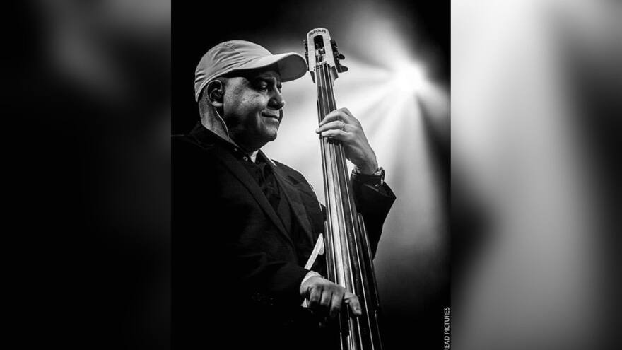 Los Van Van continuarán su gira tras el fallecimiento del bajista Juan Carlos Formell