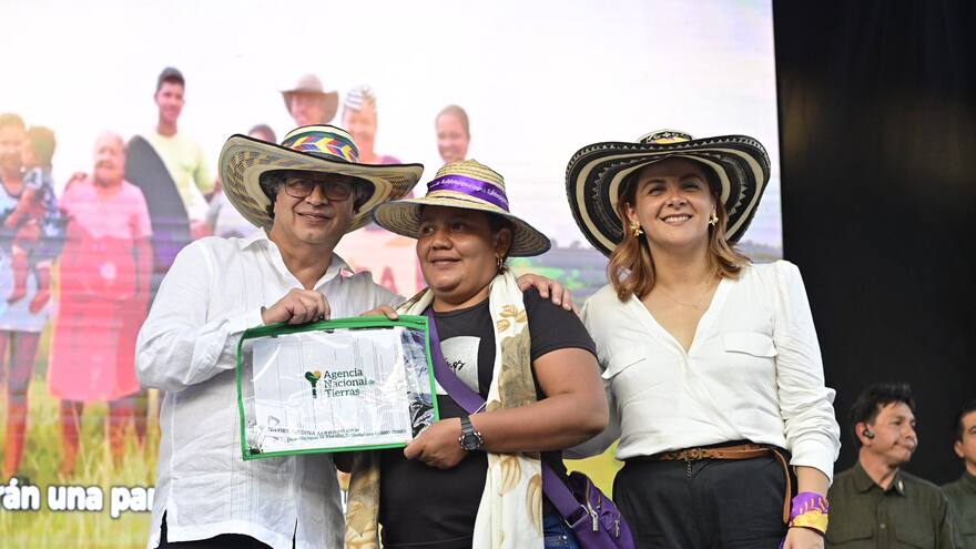 Petro le propone a los hacendados a que vendan sus tierras para la Reforma Agraria