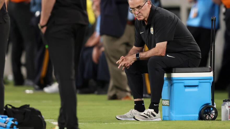 El técnico de Uruguay, Marcelo Bielsa, habló del nivel de Colombia: 'le sobran delanteros y eso no es común'