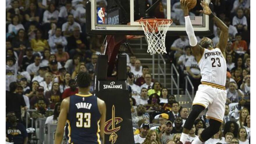 Lebron da el primer punto a los Cavaliers