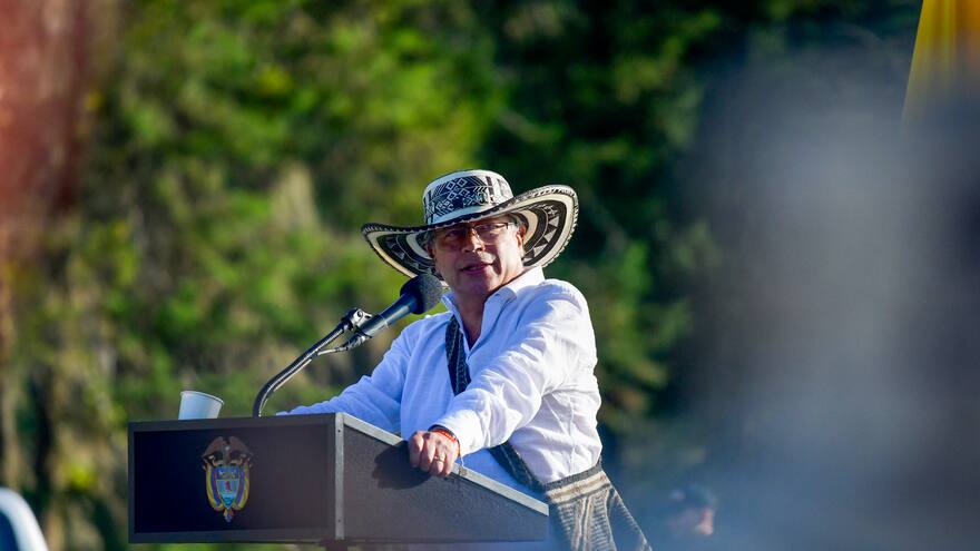 El CNE concluye que campaña de Petro presidente violó tope de gastos