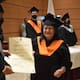 La historia que motivó a una mujer de 77 años a graduarse de la universidad