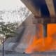 Quema de basura causó fuga de gas bajo el puente de 7 de Abril