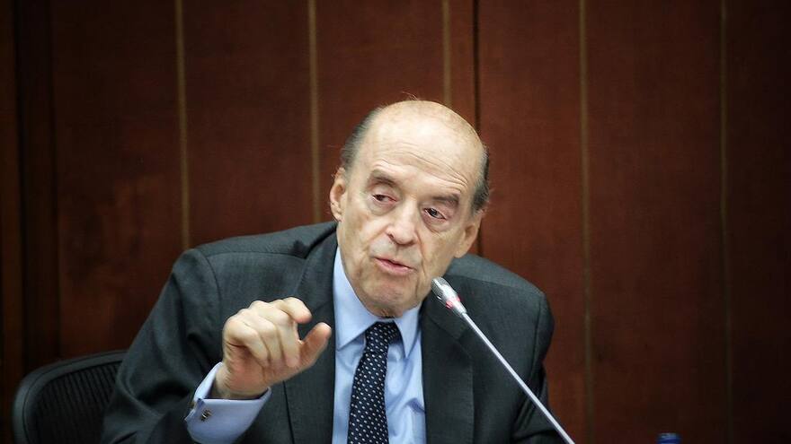 Caso pasaportes: 'Hablen con mi hijo que él es un hombre mayor', Canciller Leyva