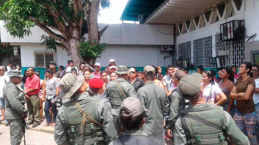 Motín en cárcel de Venezuela deja 37 muertos