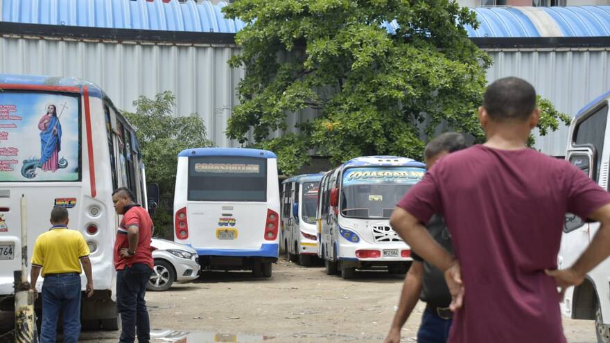 Buses urbanos| Ciudadanos reportan falta de buses de Coosoatlan este sábado