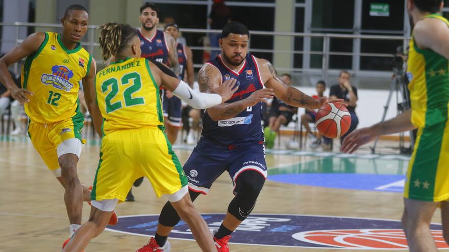 Titanes manda en su casa y suma su cuarta victoria al vencer 78-68 a Cimarrones de Chocó