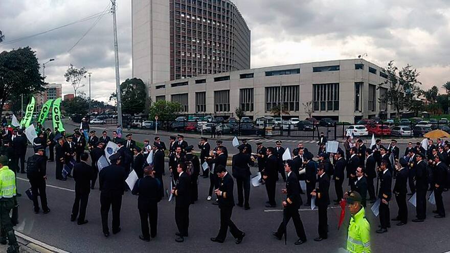 Pilotos de Avianca marcharon en reclamo de derechos sindicales