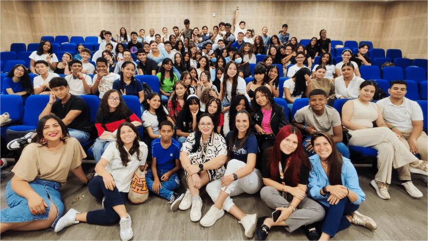 Más de 80 bachilleres promueven salud mental en colegios con Univoluntarios