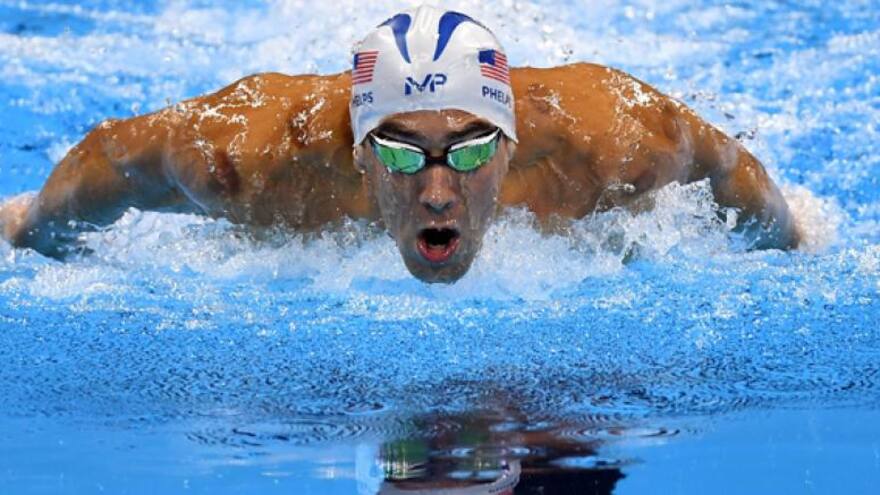 En video | Michael Phelps pierde carrera contra tiburón blanco