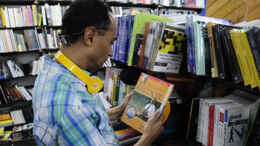 Baldor mantiene su vigencia como el ‘terror’ de los textos escolares
