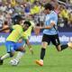 Uruguay vence a Brasil en penales y es rival de Colombia en la semifinal