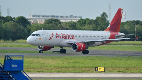 Avión de Avianca aterrizó de emergencia en aeropuerto de Cali tras impactar con un ave