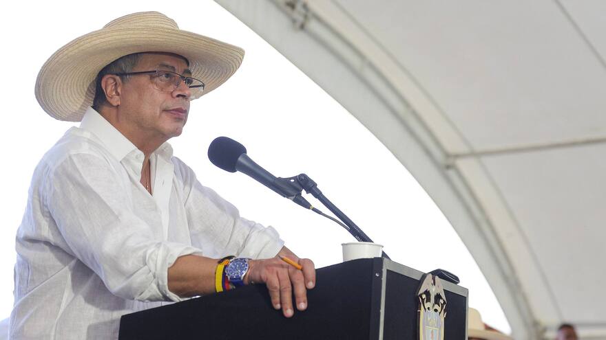 “Son asesinos del pueblo”: Petro anuncia ofensiva total contra disidentes