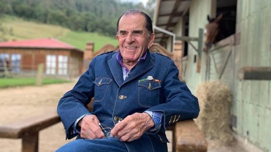 Hugo Patiño, El príncipe Marulanda en Sábados Felices, se casó con mujer 40 años menor y tuvo una hija a los 76