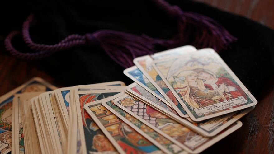 Demandó a vidente por no quitarle 'maldición' que le lanzó su exnovia