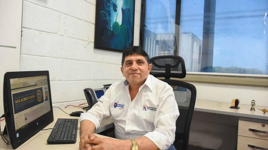 Consejeros de UA piden 'salida' del rector Henao