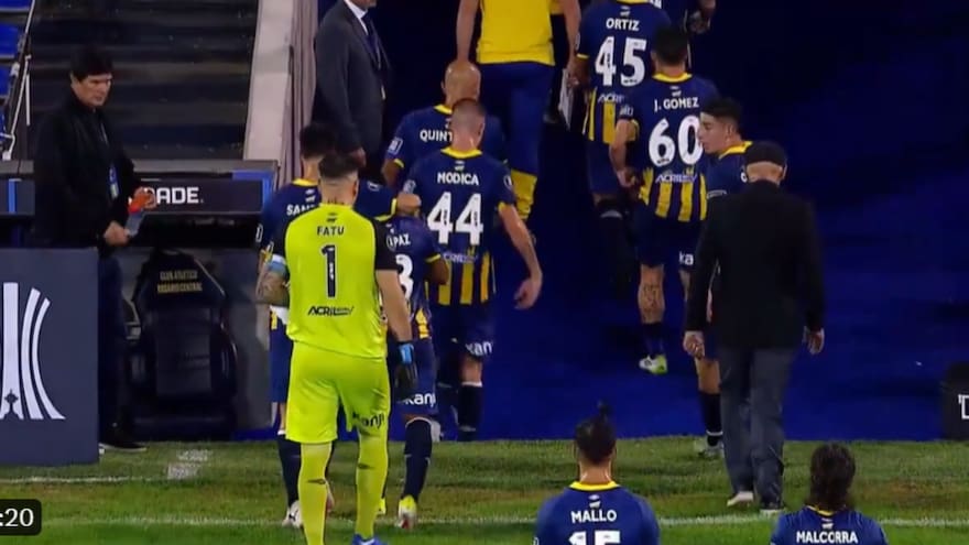 Así fue el cruce de Jáminton Campaz y Carlos Quintana en Copa Libertadores