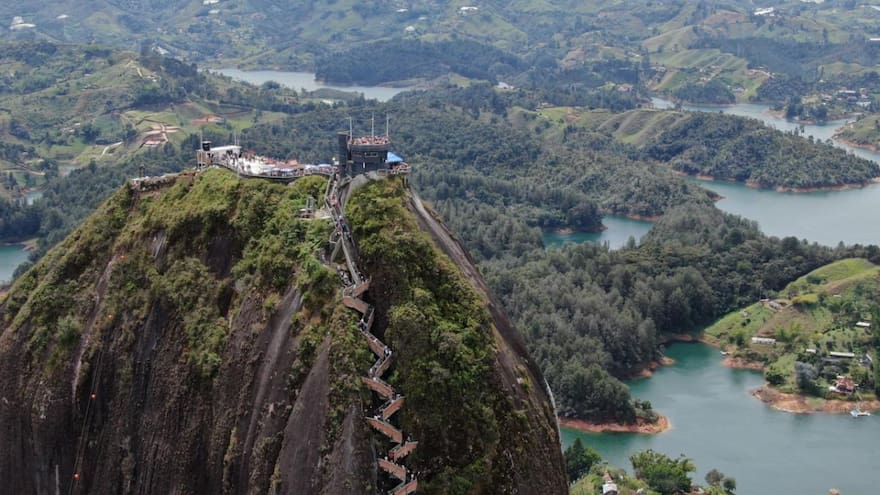 Turista panameña falleció mientras subía la Piedra del Peñol, en Antioquia