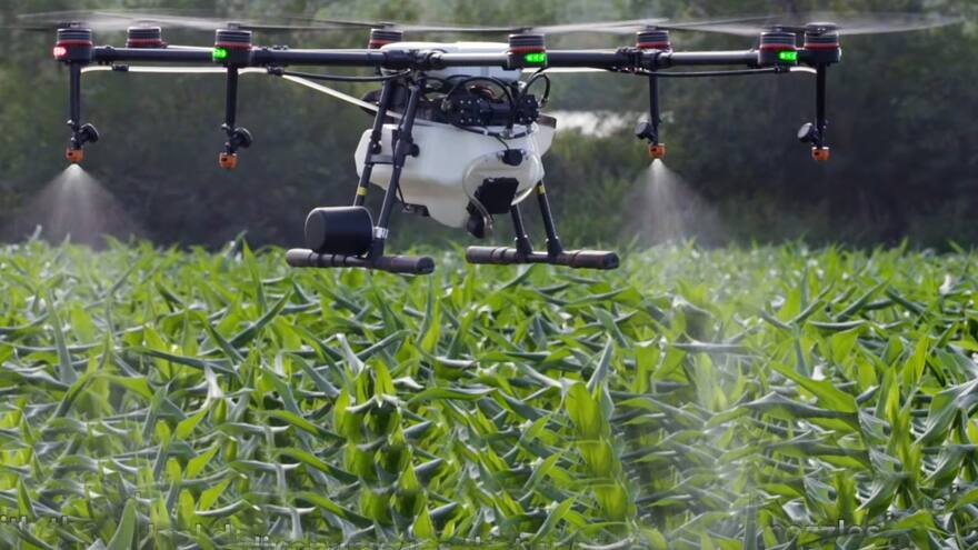 Aspersión con drones para erradicar narcocultivos