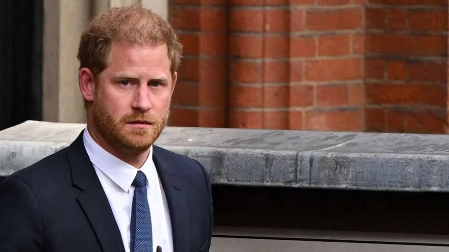 El príncipe Harry habla con su padre Carlos III y viajará para verle pronto